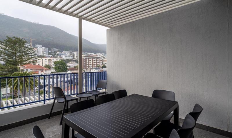 2 Bedroom Property for Sale in Sea Point Western Cape